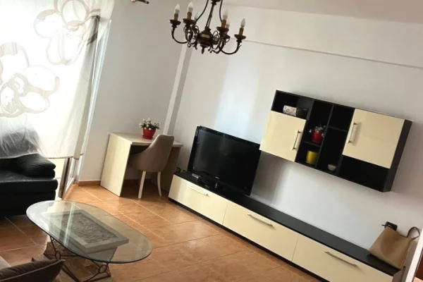 Shtepi me qera 1+1 ne Tirane - 450 Euro