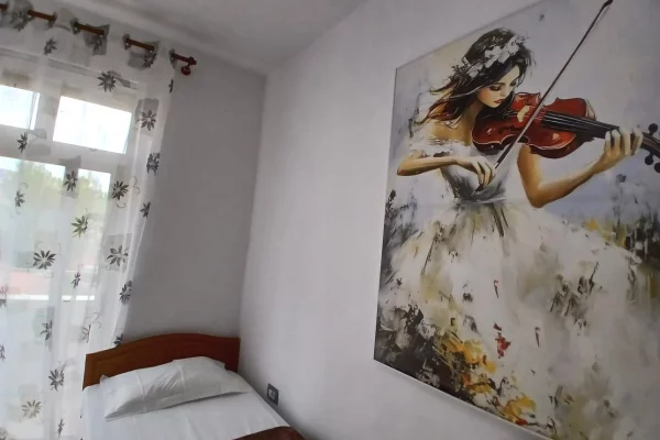 Shtepi me qera 2+1 ne Tirane - 65,000 Leke