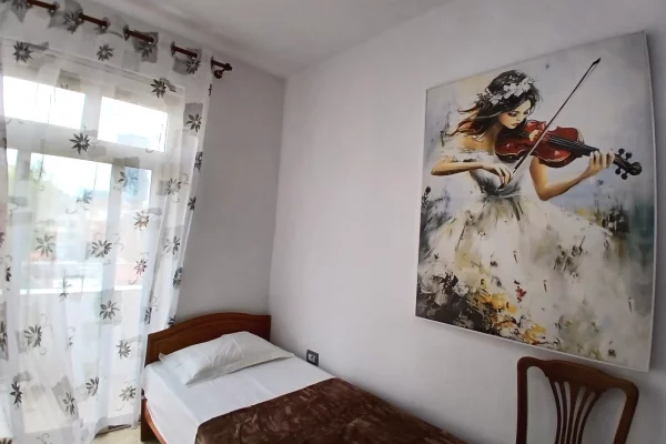 Shtepi me qera 2+1 ne Tirane - 65,000 Leke