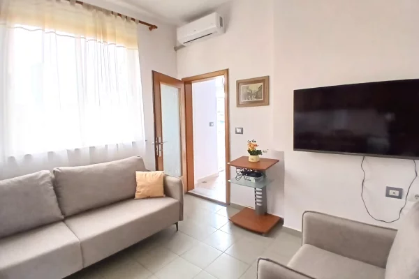 Shtepi me qera Apartament ne Tirane, 2+1, Mobilimi E mobiluar, Pagesa 65,000  Leke.