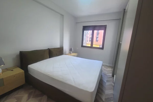 Shtepi me qera Apartament ne Tirane, 3+1, Mobilimi E mobiluar, Pagesa 1,000  Euro.