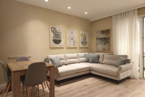 Shtepi me qera 2+1 ne Tirane - 1,000 Euro