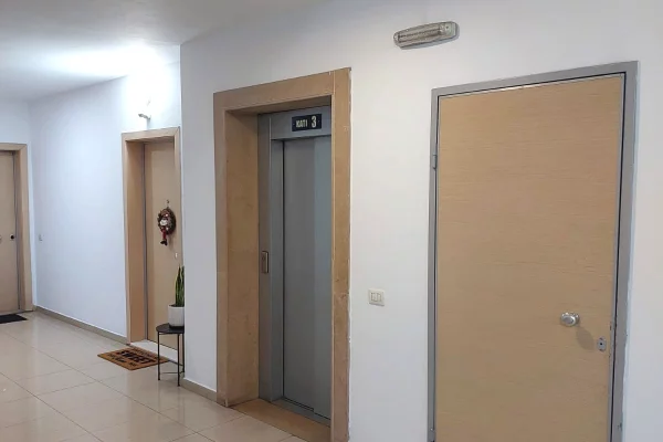 Shtepi me qera Apartament ne Tirane, 2+1, Mobilimi E mobiluar, Pagesa 1,000  Euro.