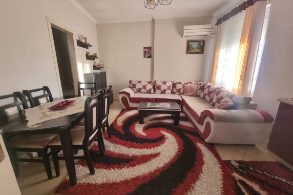 Shtepi me qera Apartament ne Tirane, 2+1, Mobilimi E mobiluar, Pagesa 450  Euro.