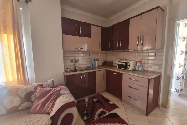 Shtepi me qera Apartament ne Tirane, 2+1, Mobilimi E mobiluar, Pagesa 450  Euro.