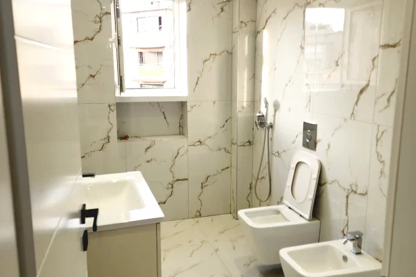 Shtepi ne shitje Apartament ne Tirane, 2+1, Mobilimi Bosh, pa mobiluar, Pagesa 155,000  Euro.