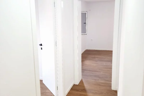 Shtepi ne shitje Apartament ne Tirane, 2+1, Mobilimi Bosh, pa mobiluar, Pagesa 155,000  Euro.