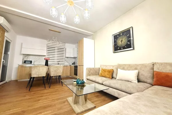 Shtepi ne shitje Apartament ne Tirane, 3+1, Mobilimi E mobiluar, Pagesa 275,000  Euro.