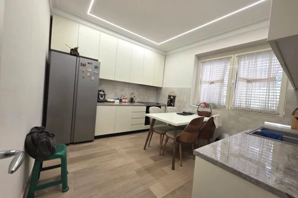 Shtepi me qera Apartament ne Tirane, 1+1, Mobilimi E mobiluar, Pagesa 1,000  Euro.