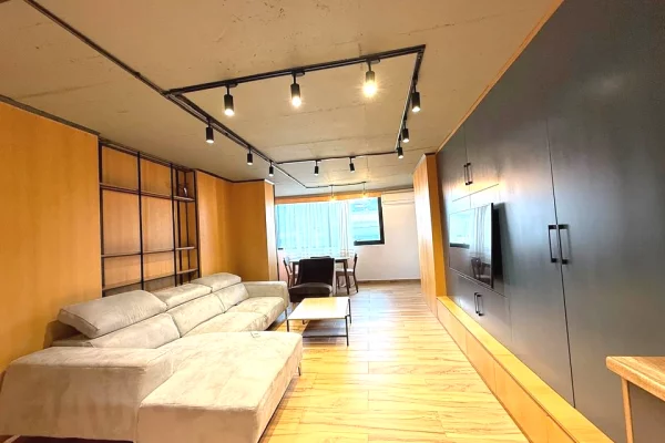 Shtepi ne shitje Apartament ne Tirane, 2+1, Mobilimi E mobiluar, Pagesa 176,000  Euro.