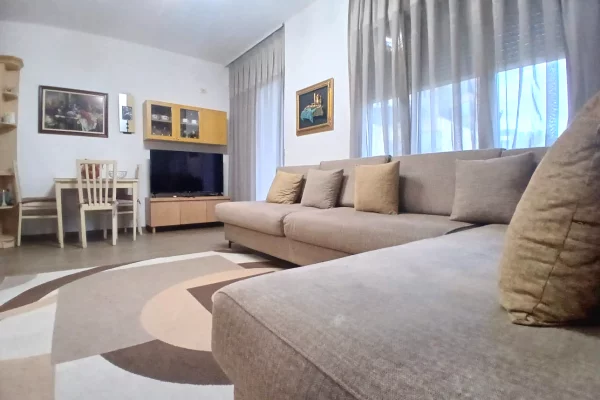 Shtepi me qera Apartament ne Tirane, 2+1, Mobilimi E mobiluar, Pagesa 750  Euro.