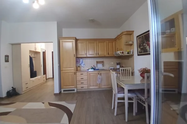 Shtepi me qera Apartament ne Tirane, 2+1, Mobilimi E mobiluar, Pagesa 750  Euro.