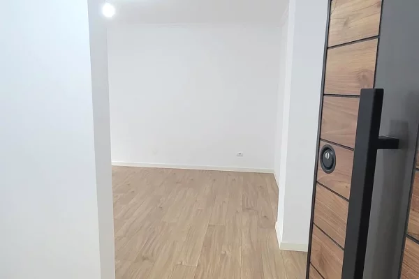Shtepi ne shitje Apartament ne Tirane, 2+1, Mobilimi Bosh, pa mobiluar, Pagesa 255,000  Euro.