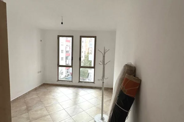 Shtepi me qera Apartament ne Tirane, 1+1, Mobilimi Pjeserisht e mobiluar, Pagesa 350  Euro.