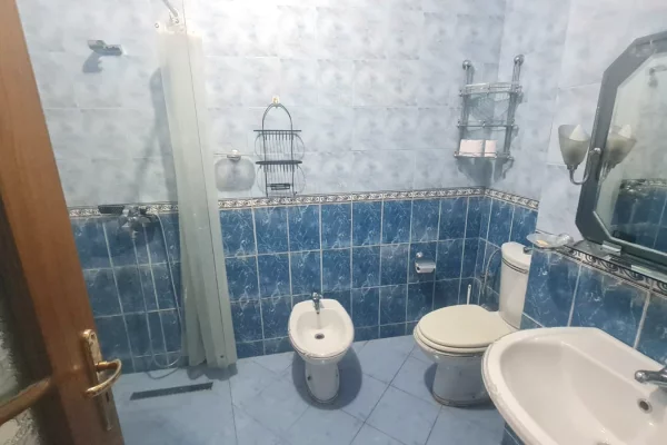 Shtepi me qera 2+1 ne Tirane - 650 Euro