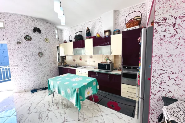 Shtepi ne shitje Apartament ne Tirane, 2+1, Mobilimi E mobiluar, Pagesa 189,000  Euro.