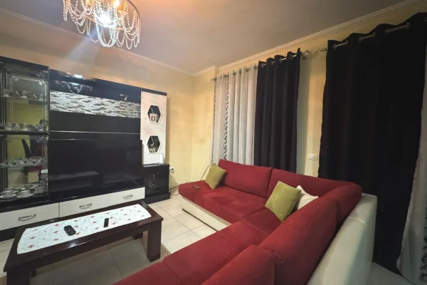 Shtepi me qera 2+1 ne Tirane - 550 Euro