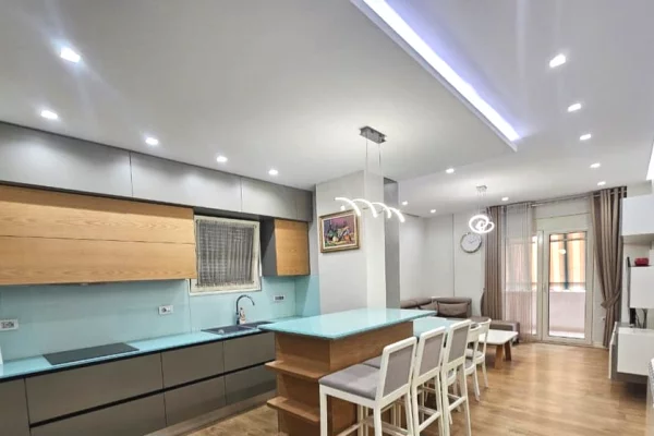 Shtepi ne shitje Apartament ne Tirane, 2+1, Mobilimi E mobiluar, Pagesa 170,000  Euro.