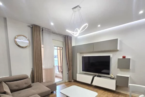 Shtepi ne shitje Apartament ne Tirane, 2+1, Mobilimi E mobiluar, Pagesa 170,000  Euro.