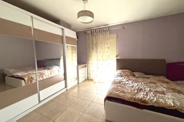 Shtepi ne shitje Apartament ne Tirane, 2+1, Mobilimi E mobiluar, Pagesa 145,000  Euro.