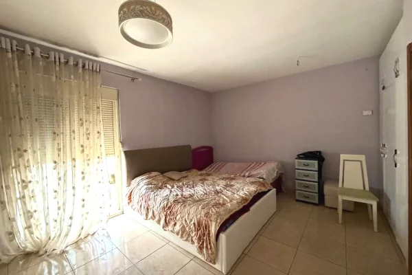 Shtepi ne shitje Apartament ne Tirane, 2+1, Mobilimi E mobiluar, Pagesa 145,000  Euro.