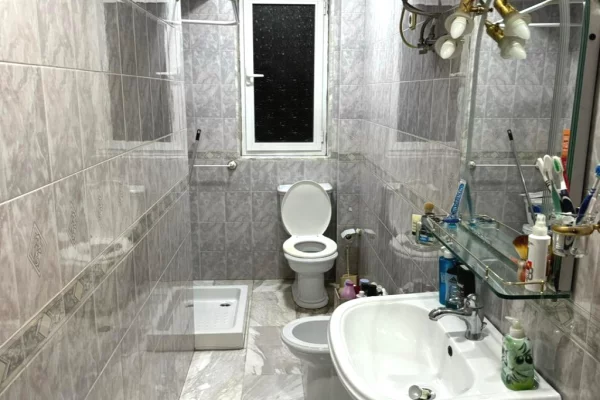 Shtepi me qera Apartament ne Tirane, 1+1, Mobilimi E mobiluar, Pagesa 50,000  Leke.