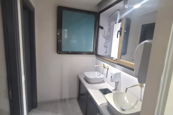 Bar restorant me qera,rruga elbasanit 