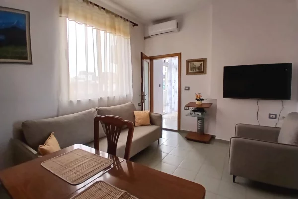 Shtepi me qera 2+1 ne Tirane - 650 Euro