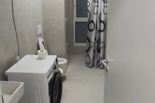 Shtepi me qera Apartament ne Tirane, 1+1, Mobilimi E mobiluar, Pagesa 40,000  Leke.