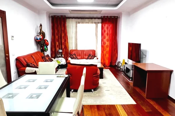 Shtepi me qera 2+1 ne Tirane - 1,200 Euro