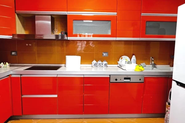 Shtepi me qera 2+1 ne Tirane - 1,200 Euro