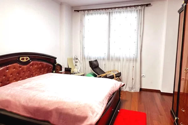 Shtepi me qera Apartament ne Tirane, 2+1, Mobilimi E mobiluar, Pagesa 1,200  Euro.