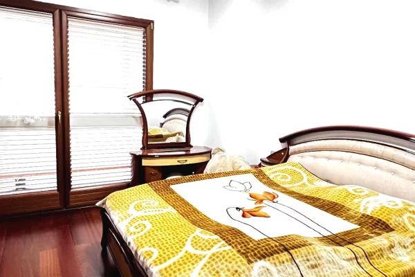 Shtepi me qera 2+1 ne Tirane - 1,200 Euro