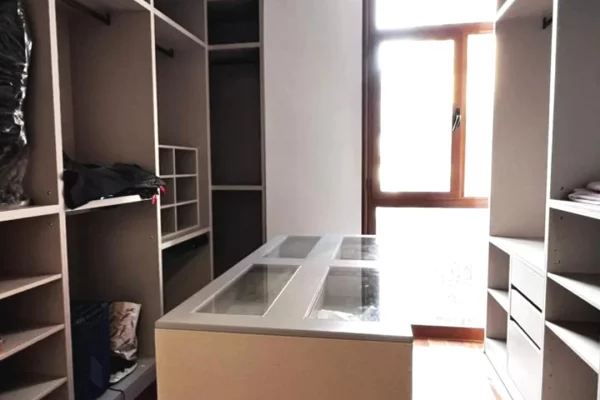 Shtepi me qera Apartament ne Tirane, 2+1, Mobilimi E mobiluar, Pagesa 1,200  Euro.