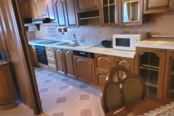 Shtepi me qera 2+1 ne Tirane - 900 Euro