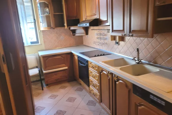 Shtepi me qera 2+1 ne Tirane - 900 Euro