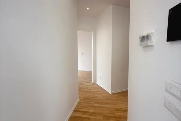 Shtepi ne shitje Apartament ne Tirane, 2+1, Mobilimi Bosh, pa mobiluar, Pagesa 486,000  Euro.
