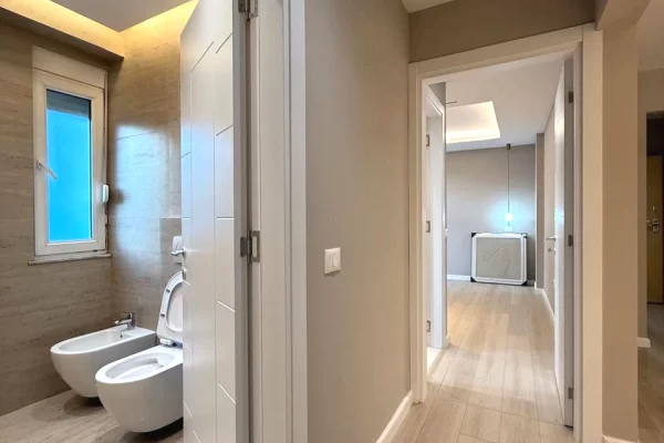 Shtepi ne shitje Apartament ne Tirane, 2+1, Mobilimi E mobiluar, Pagesa 320,000  Euro.