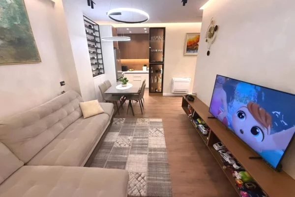 Shtepi ne shitje Apartament ne Tirane, 2+1, Mobilimi E mobiluar, Pagesa 103,000  Euro.