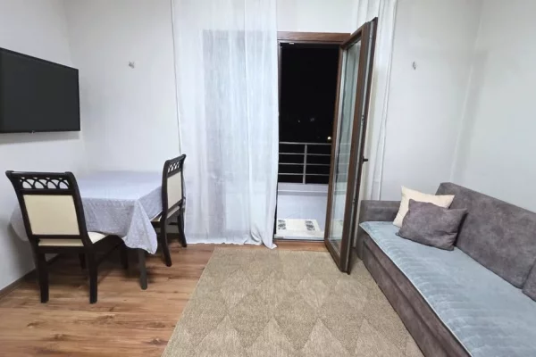 Shtepi me qera 1+1 ne Tirane - 430,000 Leke