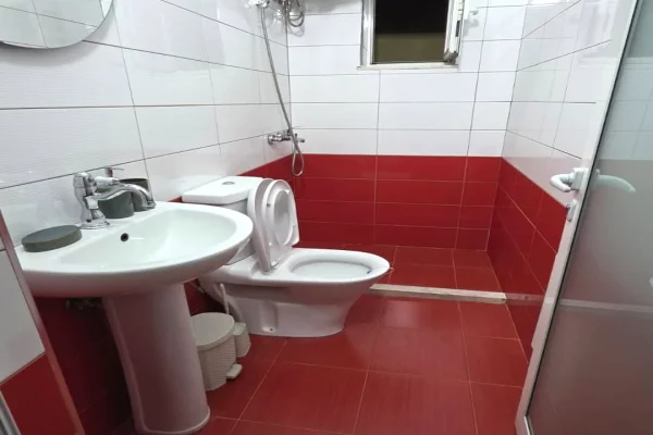 Shtepi me qera 1+1 ne Tirane - 430,000 Leke