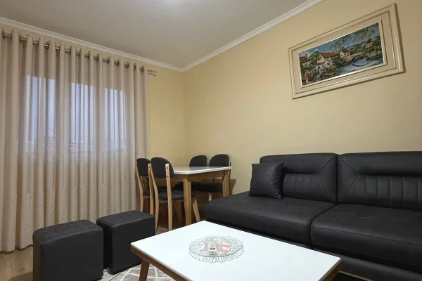 Shtepi ne shitje Apartament ne Tirane, 2+1, Mobilimi E mobiluar, Pagesa 135,000  Euro.