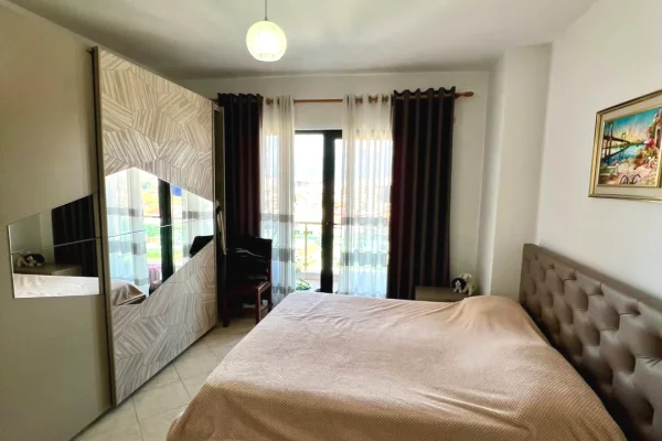 Shtepi ne shitje Apartament ne Tirane, 2+1, Mobilimi E mobiluar, Pagesa 135,000  Euro.
