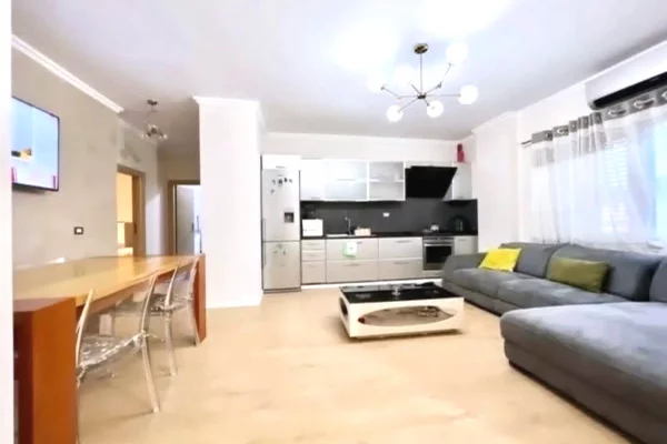 Shtepi ne shitje Apartament ne Tirane, 2+1, Mobilimi E mobiluar, Pagesa 200,000  Euro.