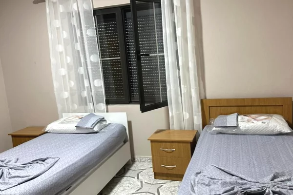 Shtepi me qera Apartament ne Tirane, 2+1, Mobilimi E mobiluar, Pagesa 50,000  Leke.