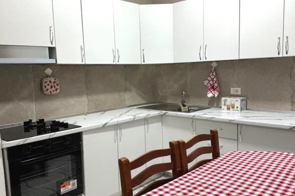 Shtepi me qera 2+1 ne Tirane - 50,000 Leke