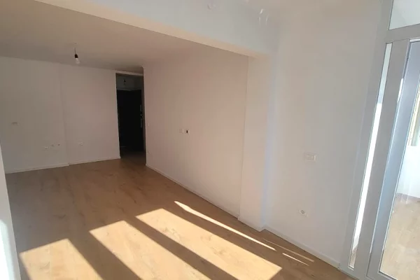 Shtepi ne shitje Apartament ne Tirane, 1+1, Mobilimi Bosh, pa mobiluar, Pagesa 128,000  Euro.