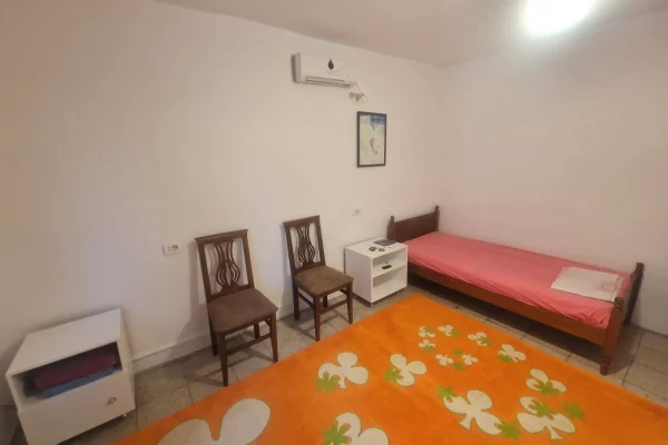 Shtepi me qera Apartament ne Tirane, 1+1, Mobilimi E mobiluar, Pagesa 400  Euro.