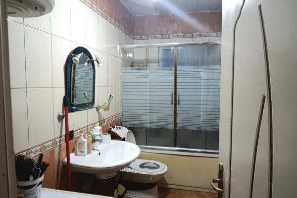 Shtepi ne shitje Apartament ne Tirane, 2+1, Mobilimi E mobiluar, Pagesa 175,000  Euro.