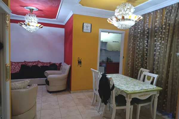 Shtepi ne shitje Apartament ne Tirane, 2+1, Mobilimi E mobiluar, Pagesa 175,000  Euro.